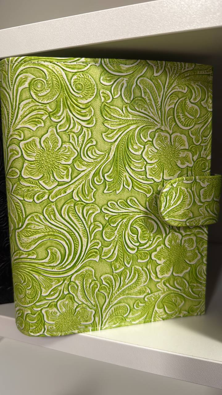 Speciale Deluxe Binder Gloria Grün A6 mit Blumen Schwarz Glänzende Hardware