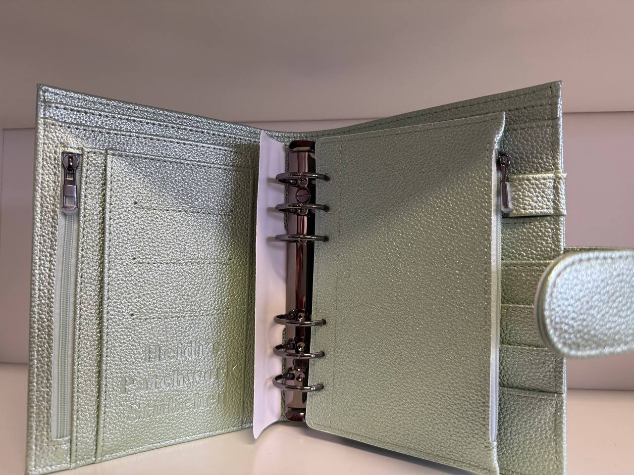 B Ware Glitzer Deluxe Binder A6 Schwarz glänzende Hardware Leo Binder Und Snake