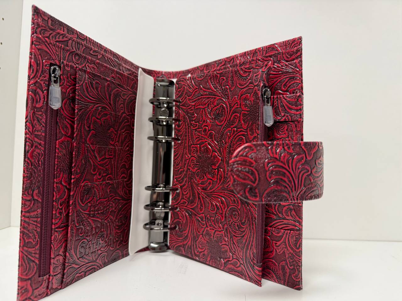 Speciale Deluxe Binder Robin Rubinrot A6 mit Blumen Schwarz Glänzende Hardware