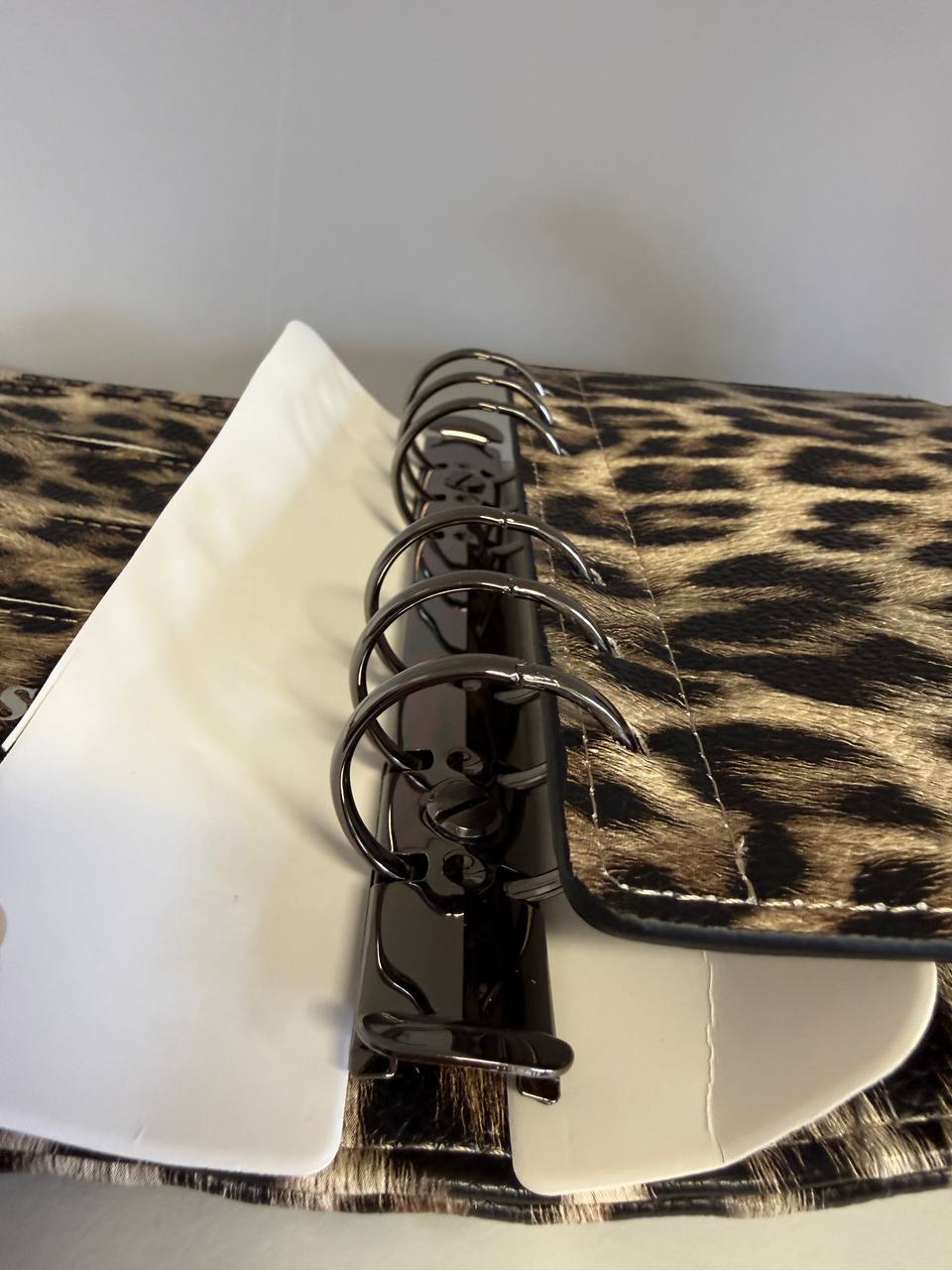 Leo Binder & Glitzer Deluxe Binder A6 Schwarz glänzende Hardware
