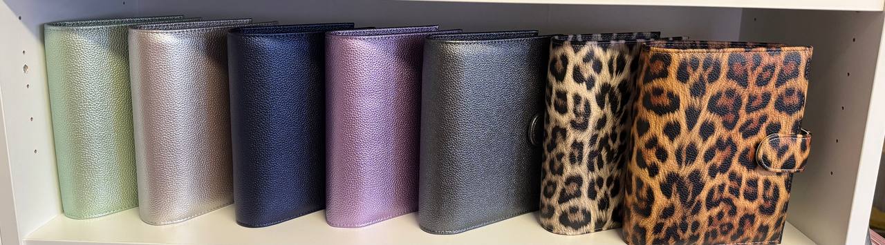Leo Binder & Glitzer Deluxe Binder A6 Schwarz glänzende Hardware