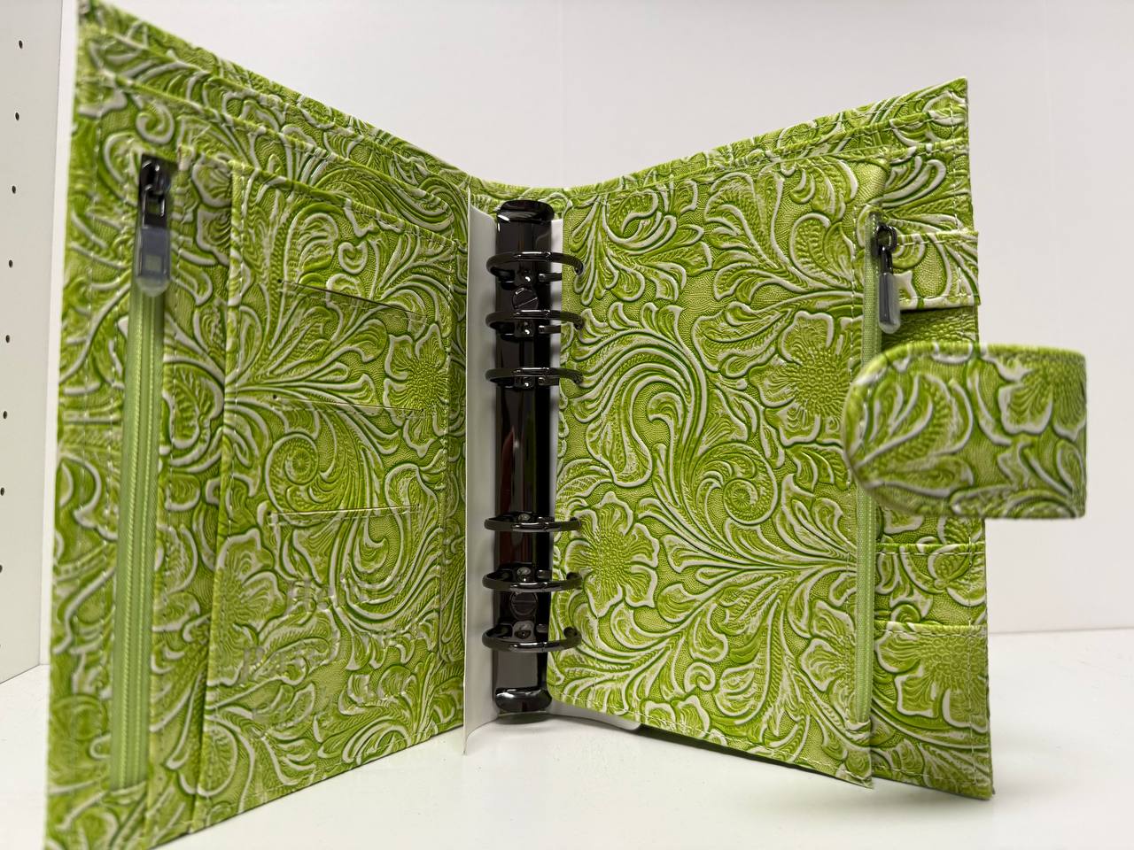 Speciale Deluxe Binder Gloria Grün A6 mit Blumen Schwarz Glänzende Hardware